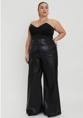 Plus sized woman wearing black coated jeans. 